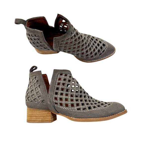 JEFFREY CAMPBELL Taggart Suede Cut Out Booties Ankle Boots Gray Size 6 - Picture 2 of 13